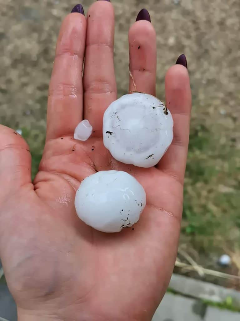 Okna dachowe FAKRO – odporne na grad | BLOG BUDOWLANY