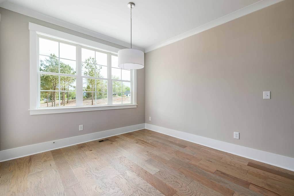 Na podkładzie z płyt OSB można ułożyć panele MDF albo inny rodzaj wykończenia