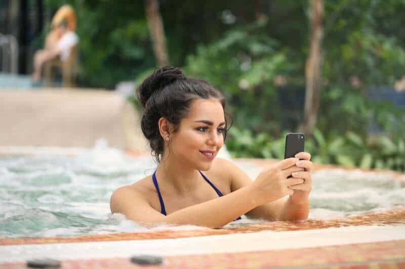 Jaka chemia do jacuzzi? Skuteczna pielęgnacja wody krok po kroku | BLOG BUDOWLANY Jaka chemia do jacuzzi? Skuteczna pielęgnacja wody krok po kroku