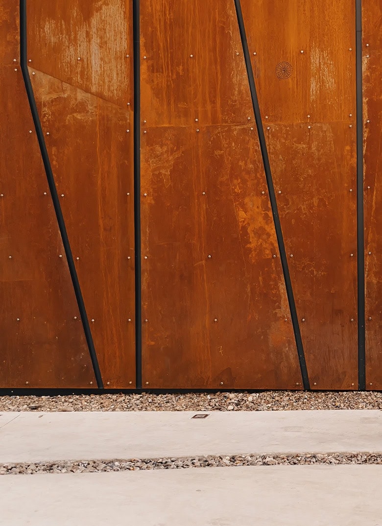 Stal kortenowska: parametry, cena, montaż cortenu [krok po kroku] | BLOG BUDOWLANY